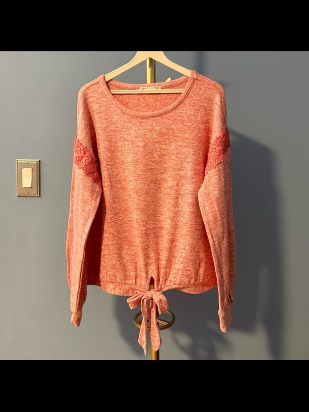 ⚡️89th & Madison Front Tie Shirt - Small